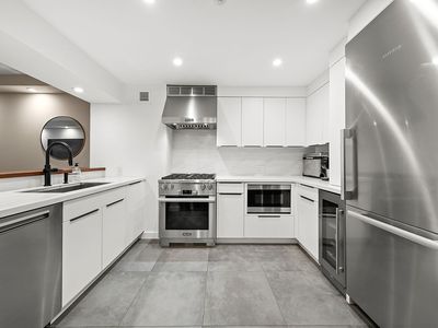 121 E 23rd St APT 7D