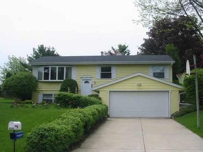 5205 Meadowood Drive