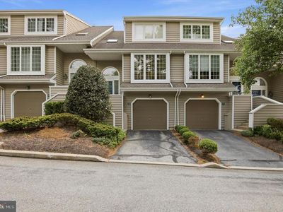 18 Cabot Dr