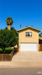 Property at 912 Alameda St, Maricopa, CA