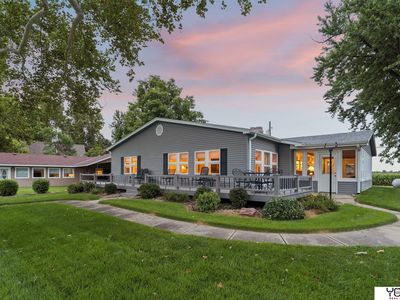 2220 E Lake Dr