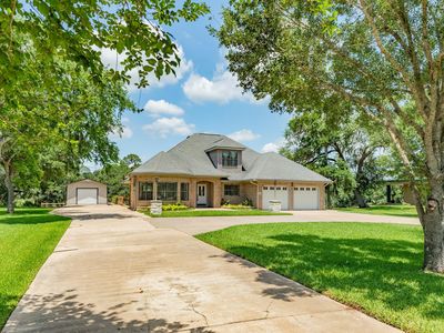 41 Robinhood Ln
