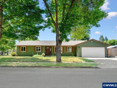 6237 Woodlawn Dr NE