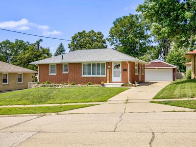 Property at 7405 Palm Dr, Urbandale, IA