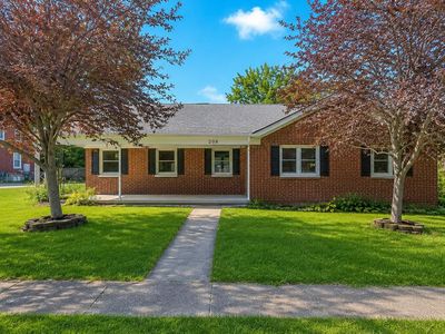 208 N Lewis Ct