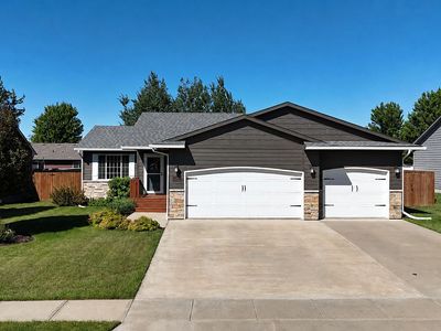 Property at 703 Rosewood Dr, Harrisburg, SD