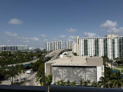 19201 Collins Ave #837