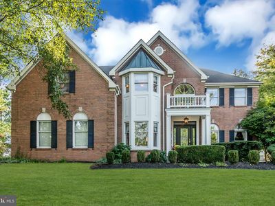 8 Endicott Ln