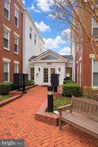 910 Powhatan St Unit 304S