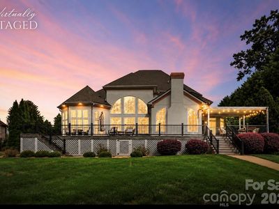 3210 Lake Shore Rd S