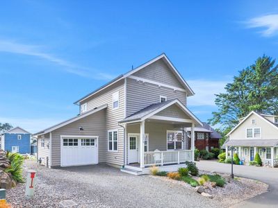 2073 NE Mulberry Loop