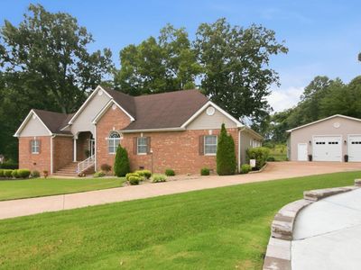 1305 Oakbrook Dr