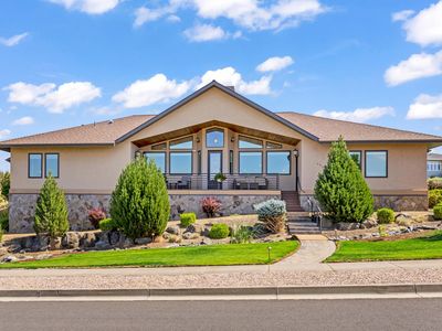 373 SE Manzanita Dr