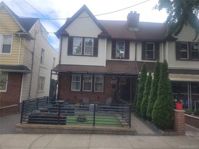 2548 Woodhull Avenue