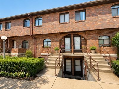 3222 Kennett Sq