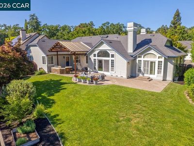 3 Meadowbrook Ln