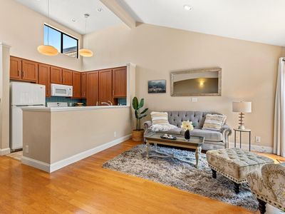 461 Dela Vina Ave APT 205