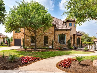 2104 University Club Dr