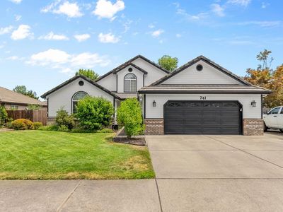 741 Lynn Ln