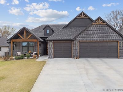 9226 N 141st East Ave