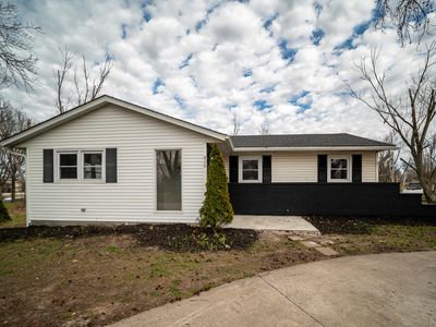 820 N West Park Ln