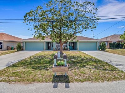 2902/2904 SE Santa Barbara Pl