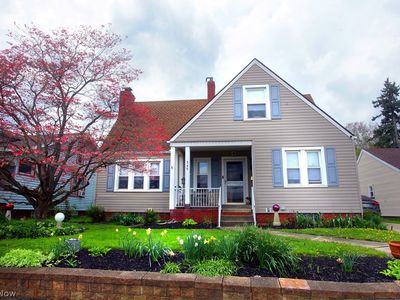 345 Roslyn Ave NW