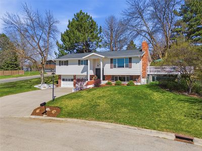 100 Simons Dr