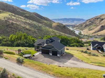 44 Shoemaker Ln