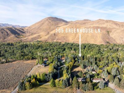 105 Greenhouse Ln
