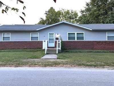 Property at 714 W 12th St, Beardstown, IL
