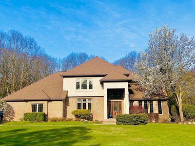 40 Bay Circle Dr