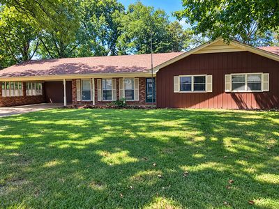 2823 Laurie Drive