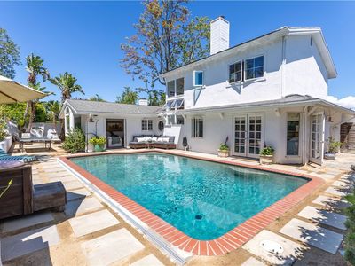 3175 Mountain View Dr
