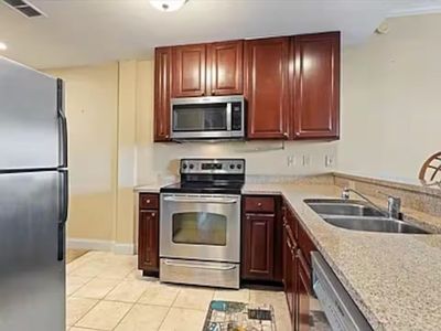 215 W College Ave APT 604
