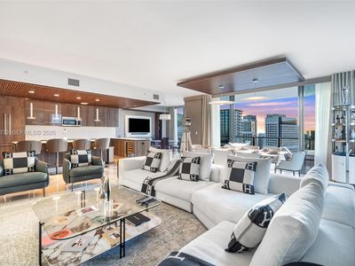88 SW 7th St APT 3801