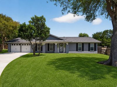 111 LAURAL LN