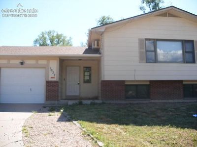 1027 De La Vista Ln