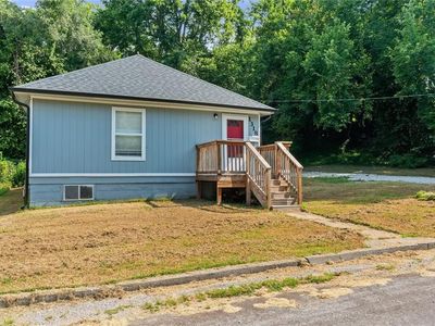 Property at 1318 Clinton St, Lexington, MO