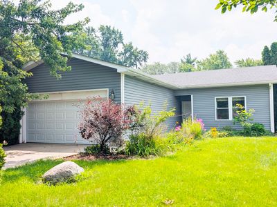 568 Manor Pl