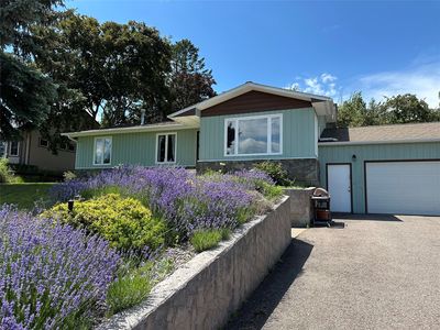 212 Lakeshore Dr