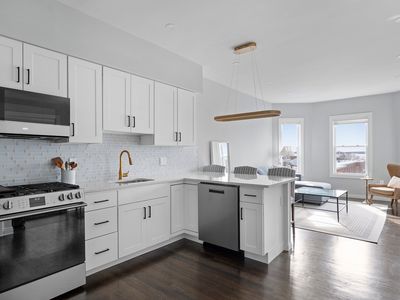 804 E 6th St #PENTHOUSE