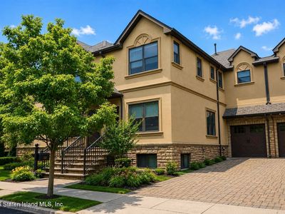 52 Perona Ln