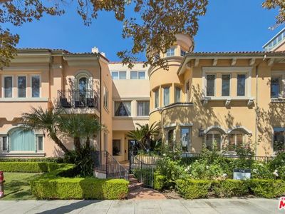 143 N Arnaz Dr APT 102