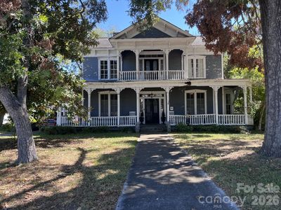 121 York St
