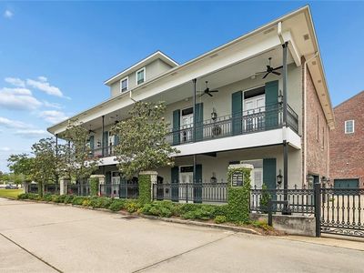 940 Village Walk Ln #3B