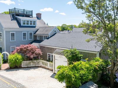 4 Crown Ct
