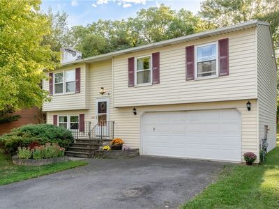 Property at 6271 Tobinlea Cir, East Syracuse, NY
