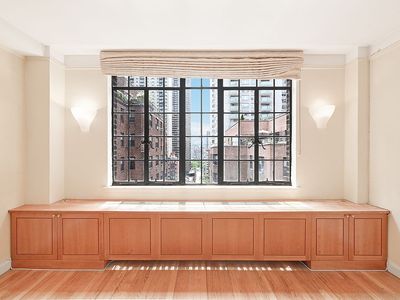 324 E 41st St APT 1003C