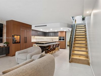 425 Grapetree Dr APT 211